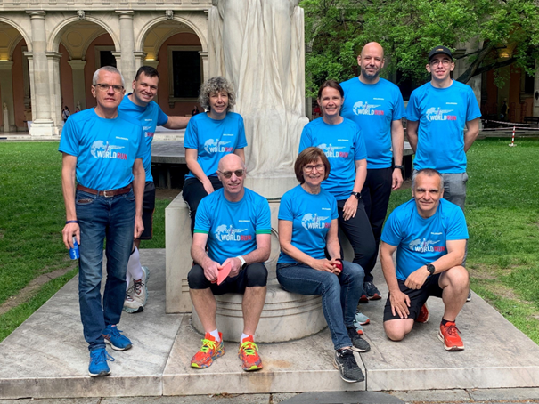 Bild enthält, T-Shirt, People, Person, Pants, Grass, Portrait, Jeans, Adult, Male, Man