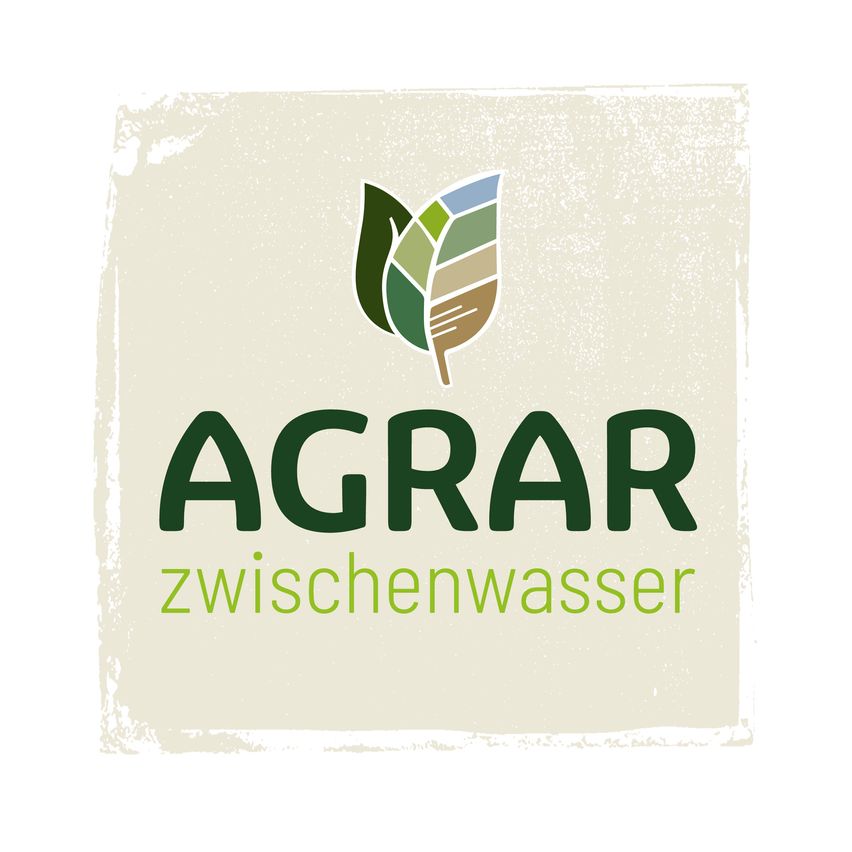 Das Logo für 'AGRAR zwischenwasser' zeigt ein stilisiertes Blatt mit grünen, braunen und blauen Abschnitten. Das Wort 'AGRAR' ist prominent in Grün dargestellt, gefolgt von 'zwischenwasser' in kleinerem Grün.