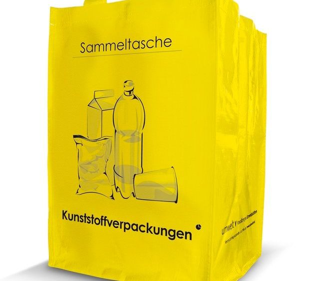 Ein gelber Beutel mit dem Text 'Sammeltasche' und Abbildungen von Plastikverpackungen. Er fördert das Recycling von Kunststoffmaterialien.