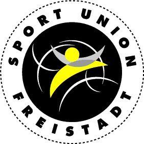 Ein kreisförmiges Logo mit dem Text 'SPORT UNION FREISTADT' in fetten weißen Buchstaben auf schwarzem Hintergrund. Das Logo zeigt eine stilisierte Figur in Gelb mit dynamischer Pose. Das Design ist in einem weißen Kreis eingefasst.