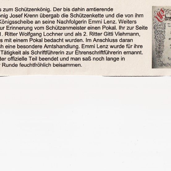 Ein Dokument beschreibt die Übertragung des Schützenkönig-Titels von König Josef Krenn an Emmi Lenz. Die Zeremonie beinhaltete einen Pokal als Erinnerung. Ritter Wolfgang Lochner und Ritter Gitti Viehmann wurden geehrt. Es folgte eine besondere Zeremonie, bei der Emmi Lenz zur Ehrenschriftführerin ernannt wurde. Der offizielle Teil endete mit einer langen Feier.