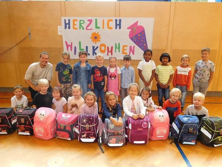 Bild enthält, People, Person, Boy, Child, Male, Baby, Female, Girl, Adult, Man