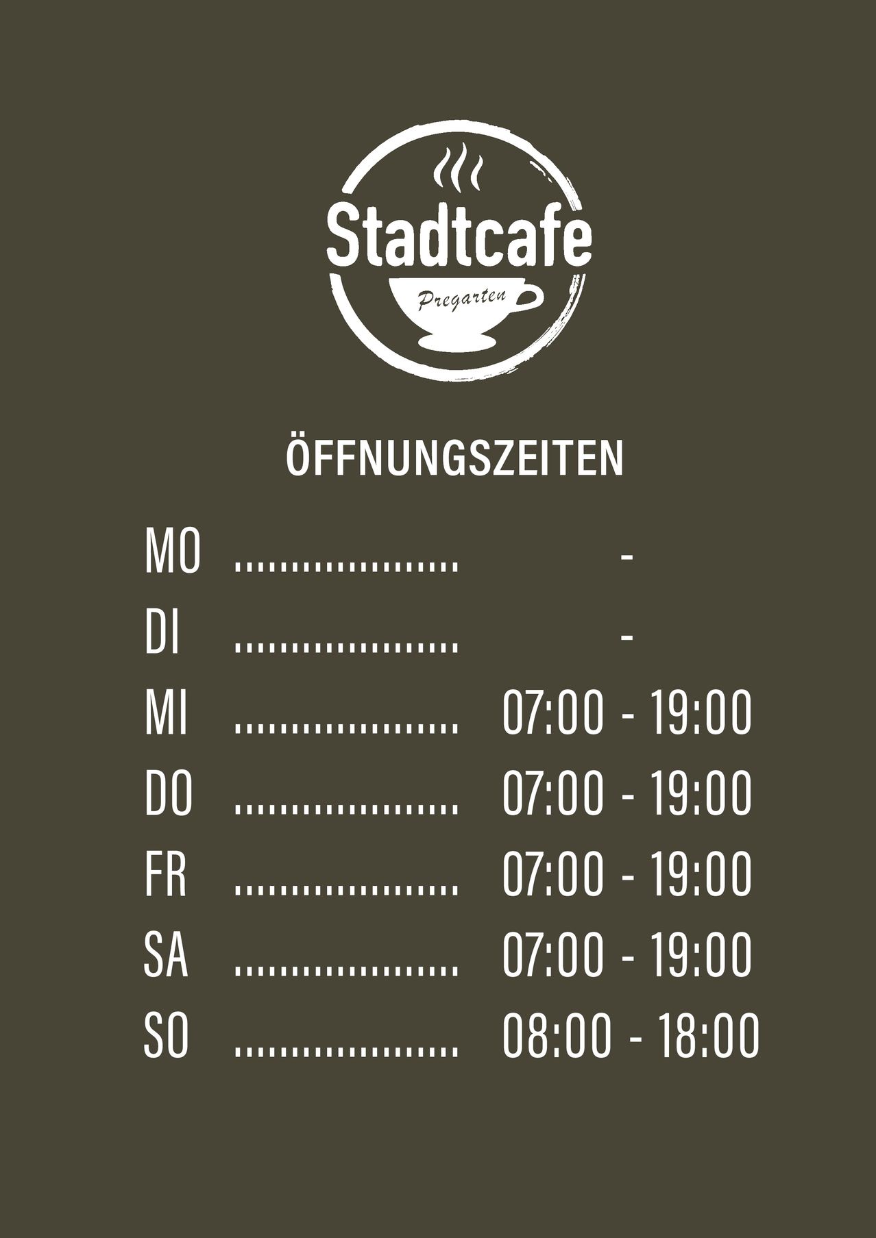 Ein Plakat für Stadtcafe Pregarten zeigt die Öffnungszeiten. Geschlossen montags und dienstags, geöffnet 07:00-19:00 von Mittwoch bis Samstag, und 08:00-18:00 sonntags.