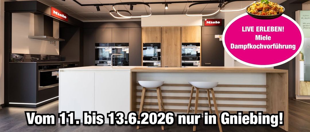 Moderne Küche mit weißer Arbeitsplatte und Barhockern, ausgestattet mit Öfen und Schränken, mit Miele-Marke und einer Ankündigung bis 13.6.2026.