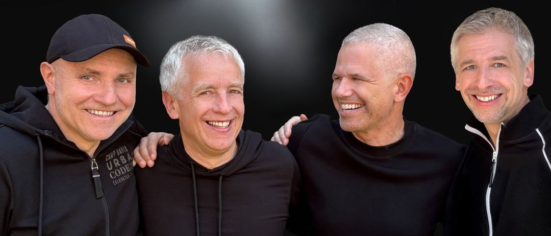 Plakat für eine musikalische Veranstaltung mit vier lächelnden Männern. Der Text lautet Ganz Stück und hat das Datum 28. Februar 2026 und die Zeit 19:30.