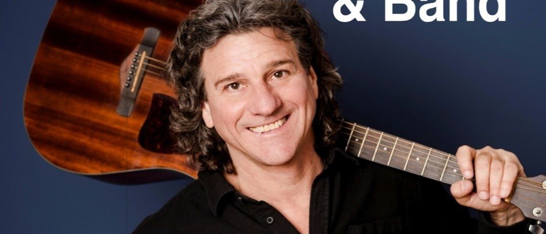 Ein Mann mit einer Gitarre lächelt in einem Poster. Der Text lautet 'Von Anfang an' und 'Sa 18. April 2026'. Die Zeit ist 19:30 KUZ.