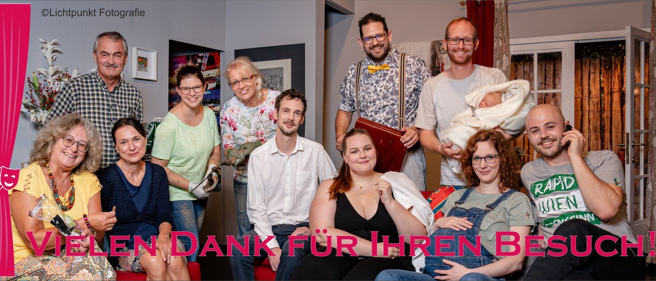 Bild enthält, People, Person, Adult, Female, Woman, Photography, T-Shirt, Portrait, Couch, Man