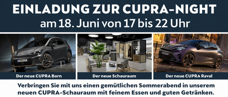 Bild zeigt drei Bereiche: links ein Auto, Mitte ein Ausstellungsraum und rechts ein Sportwagen. Es bewirbt eine Autoausstellung am 18. Juni von 17 bis 22 Uhr.
