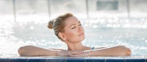 Bild enthält, Bathing, Person