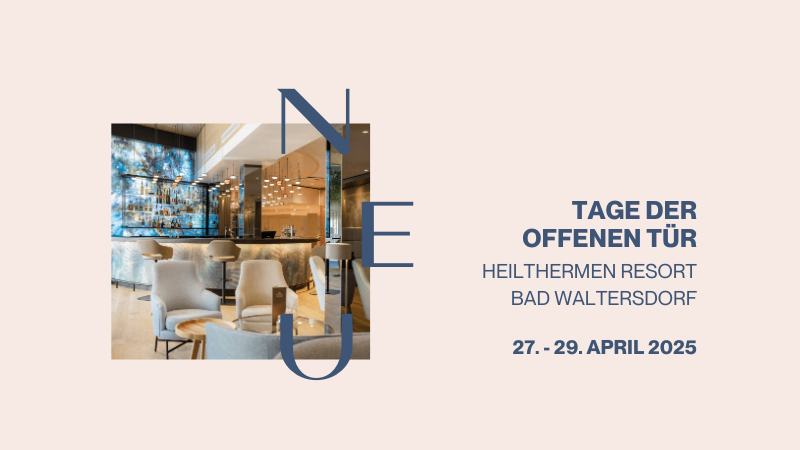 Bild mit Resort-Innenbereich, der einen Loungebereich mit blauem Licht und einer hölzernen Bartheken zeigt. Der Text lautet 'Tage der offenen Tür' für die Tage der offenen Tür im Heithermen Resort in Bad Waltersdorf vom 27. bis 29. April 2025.