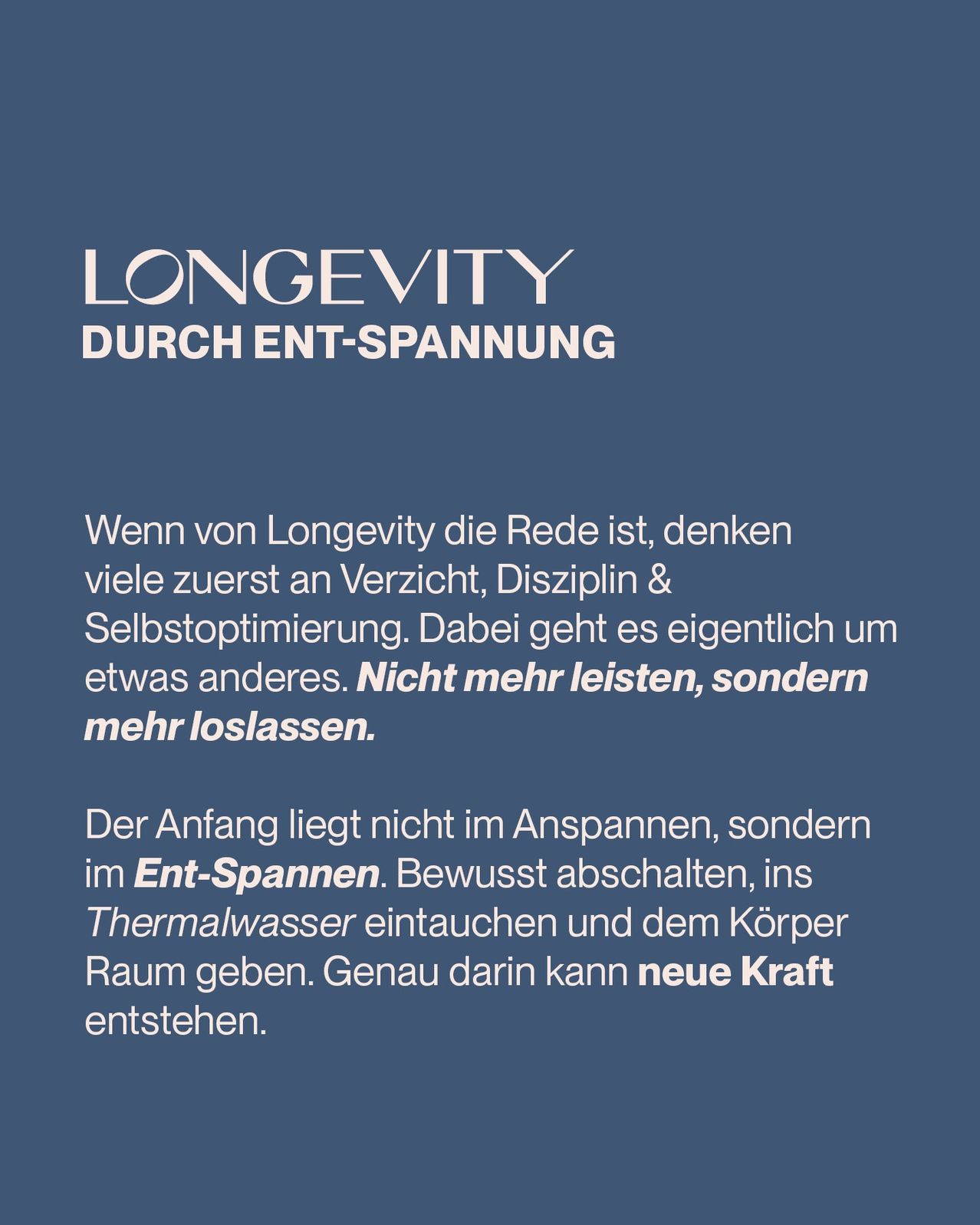 Das Bild behandelt das Thema Langlebigkeit und das Konzept der Entspannung. Es betont, nicht zu viel zu tun, sondern sich selbst zu erlauben, sich zu entspannen. Es stellt 'Langlebigkeit' gegenüber 'Entspannung' und schlägt einen anderen Weg zur Erreichung von Langlebigkeit vor.