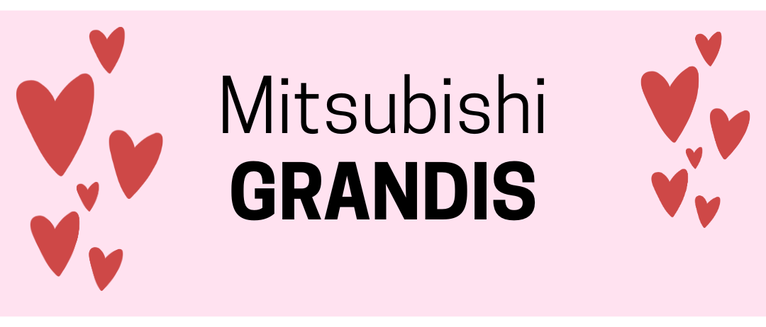 Ein rosafarbener Banner mit dem Mitsubishi Grandis Logo und mehreren roten Herzsymbolen an den Seiten.