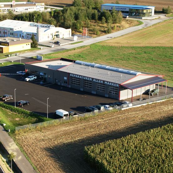 Bild enthält, Outdoors, Architecture, Building, Aerial View, Car, Transportation, Vehicle