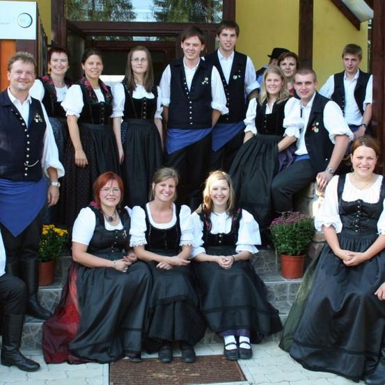 Bild enthält, Vest, People, Person, Potted Plant, Child, Female, Girl, Boy, Male, Teen