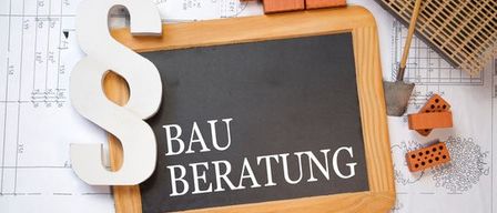 Bild enthält, Blackboard, Device, Shovel, Tool, Text