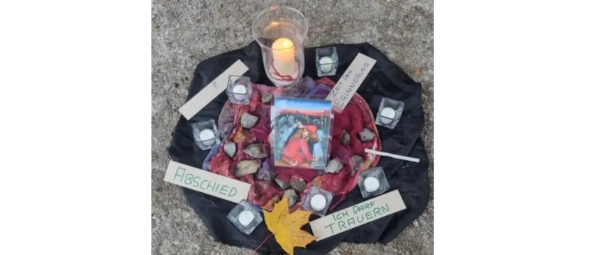 Ein Flugblatt für eine Gedenkfeier in der Familienkapelle Fraxern am 14. November 2026 um 15 Uhr.