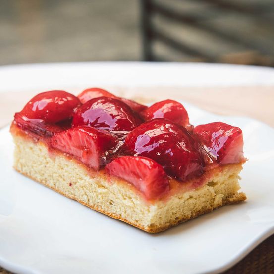 Bild enthält, Plate, Food, Food Presentation, Dessert, Cheesecake, Bread