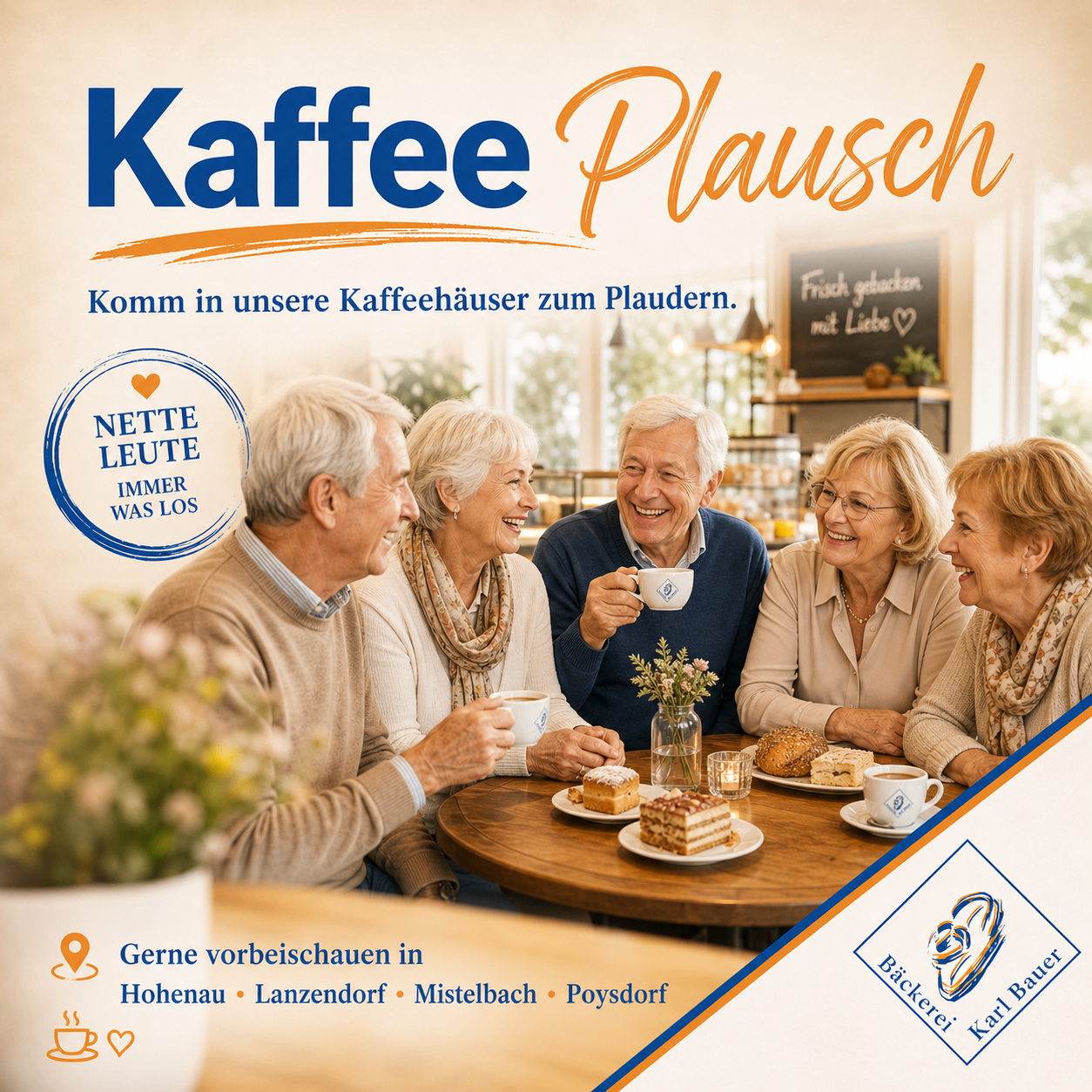 Eine Gruppe älterer Menschen sitzt um einen Tisch, lächelt und genießt Kaffee und Desserts. Der Plakat wirbt für Kaffee Plausch Cafés mit Standorten in Hohenau, Lanzendorf, Mistelbach und Poysdorf.