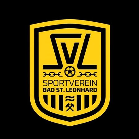 Das Emblem des Sportvereins Bad St. Leonhard zeigt einen gelben Schild mit einem Fußball in der Mitte. Die Buchstaben SV sind in Schwarz hervorgehoben, der Vereinsname steht in Weiß darunter. Das Emblem hat einen schwarzen Rand.