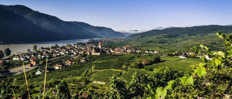 Bild enthält, Nature, Outdoors, Countryside, Scenery, Rural, Landscape, Farm, Village