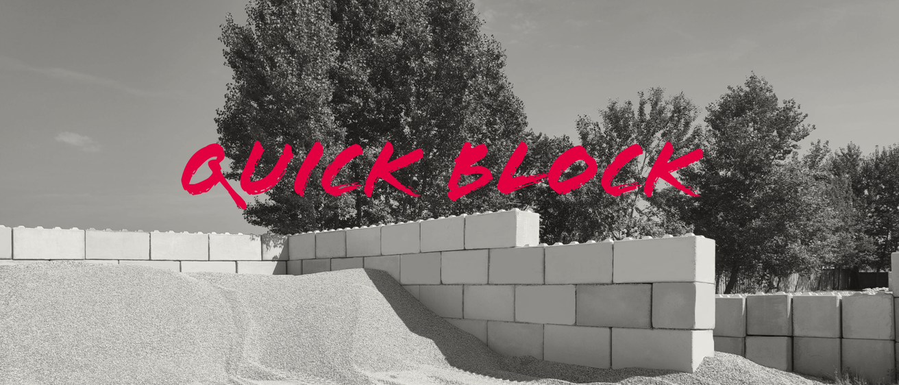 Bild enthält, Tree, Wall, Brick, Outdoors, Nature, Vegetation, Construction, Road, Fir