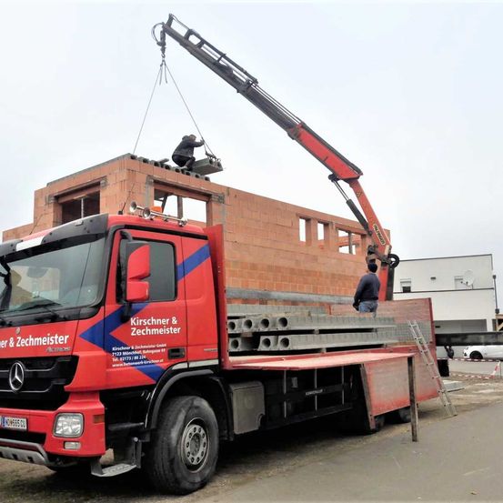 Bild enthält, Transportation, Truck, Vehicle, Person, Wheel, Turret, Car