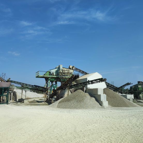 Bild enthält, Outdoors, Shelter, Nature, Mining, Countryside, Construction, Rural