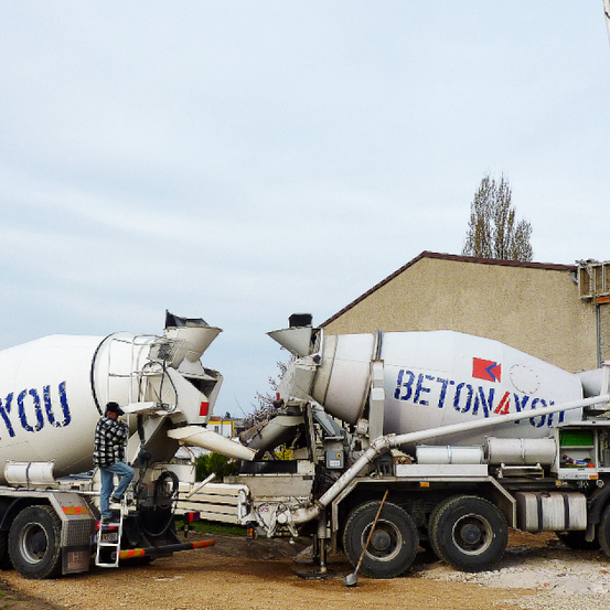 Bild enthält, Machine, Wheel, Transportation, Truck, Vehicle, Person, Trailer Truck