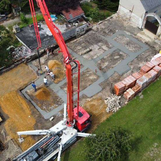 Bild enthält, Outdoors, Person, Construction, Construction Crane, Housing, Aerial View