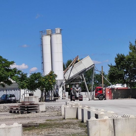 Bild enthält, Arch, Urban, Car, Vehicle, City, Factory, Construction