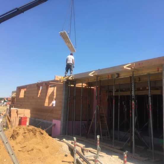 Bild enthält, Adult, Male, Man, Person, Construction, Building, Home Renovation Work, Worker, Face