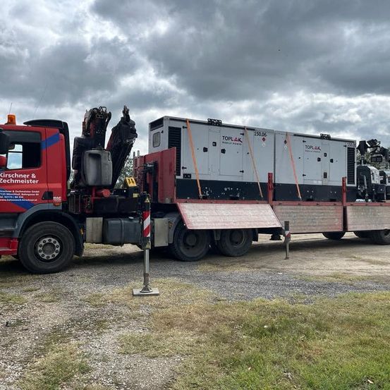 Bild enthält, Transportation, Truck, Vehicle, Flat Bed Truck, Machine, Wheel