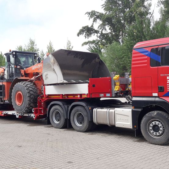 Bild enthält, Flat Bed Truck, Transportation, Truck, Vehicle, Machine, Wheel