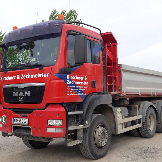 Bild enthält, Transportation, Truck, Vehicle, Bumper, Flat Bed Truck, Machine, Wheel