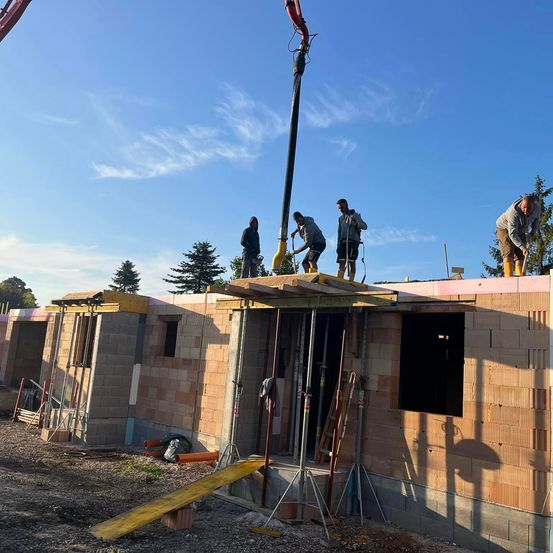 Bild enthält, Person, Home Renovation Work