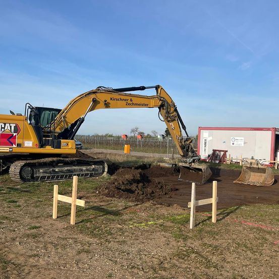 Bild enthält, Bulldozer, Machine, E-scooter, Transportation, Vehicle, Person