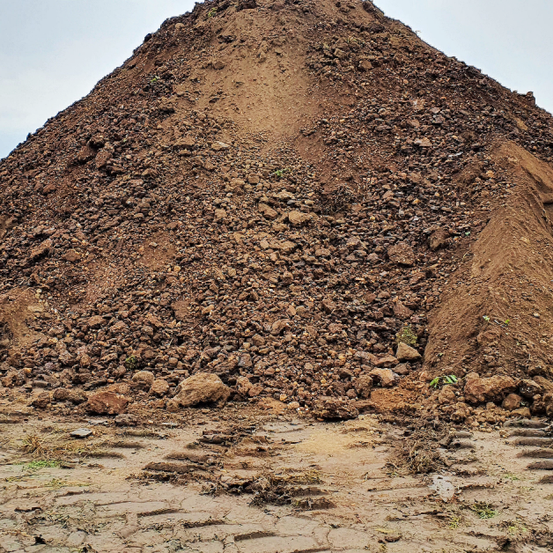 Bild enthält, Soil, Road, Field, Grassland, Nature, Outdoors, Ground, Rubble