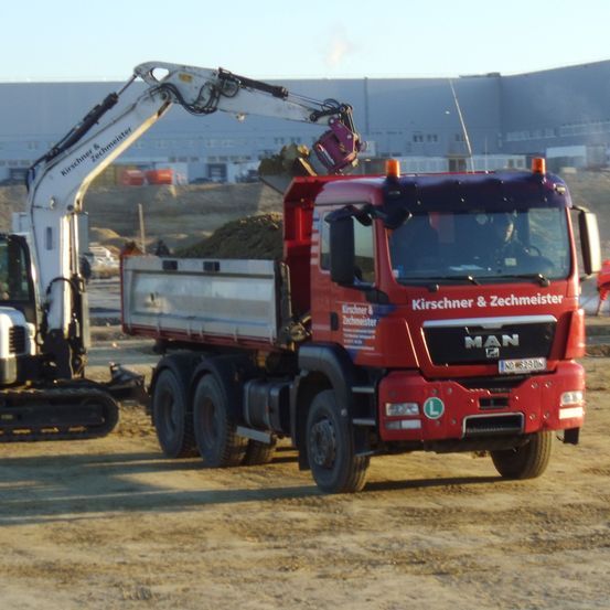 Bild enthält, Transportation, Truck, Vehicle, Person, Machine, Wheel