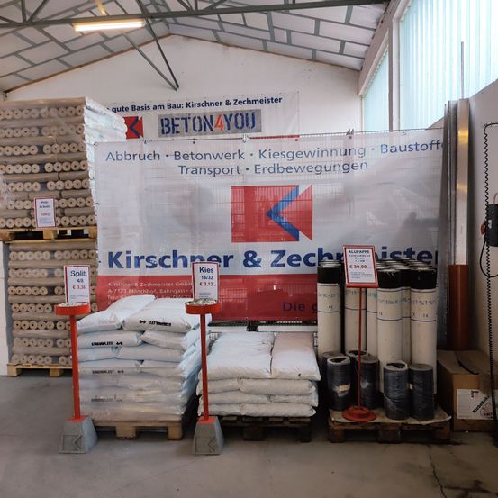 Bild enthält, Warehouse, Box, Shovel, Wood