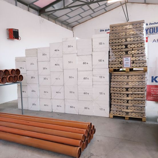 Bild enthält, Wood, Warehouse, Lamp, Lumber, Bench, Factory