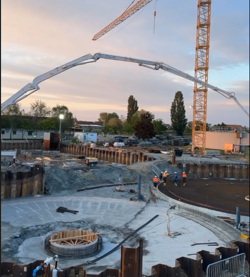 Bild enthält, Construction, Construction Crane, Person