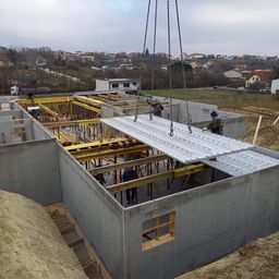 Bild enthält, Construction, Person, Boat, Transportation, Vehicle, Home Renovation Work