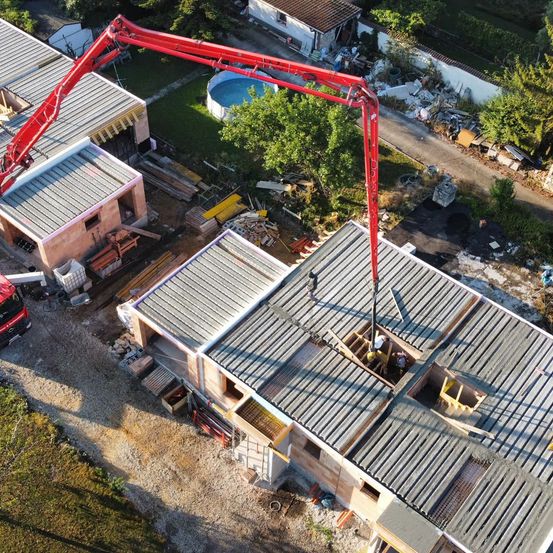 Bild enthält, Outdoors, Architecture, Building, Construction, Aerial View, Person, Housing, Nature