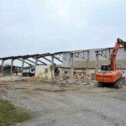 Bild enthält, Demolition, Person, Machine, Wheel