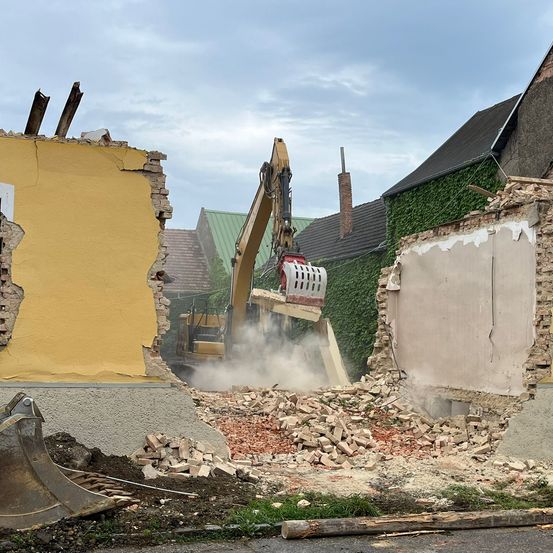 Bild enthält, Bulldozer, Machine, Demolition