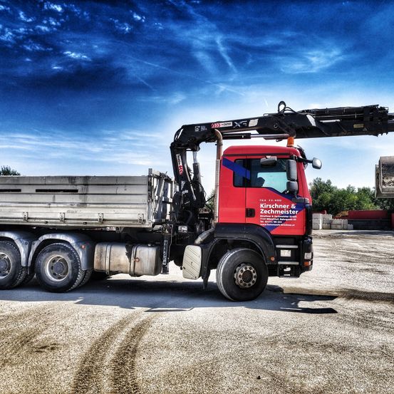 Bild enthält, Transportation, Truck, Vehicle, Flat Bed Truck, Car