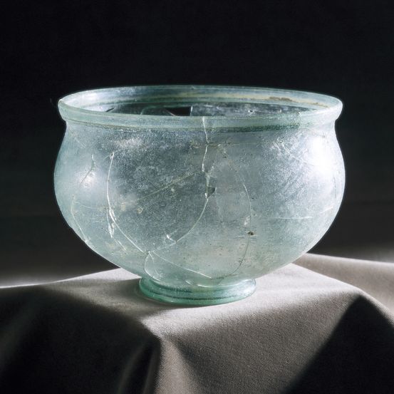 Bild enthält, Pottery, Jar, Vase, Bowl, Art, Porcelain, Cookware, Pot, Cup