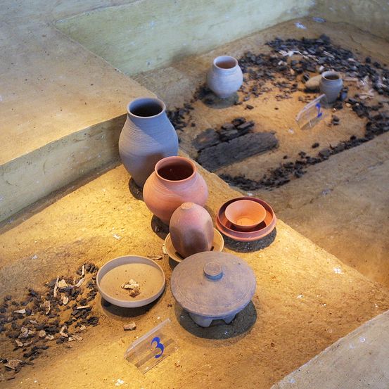 Bild enthält, Cookware, Pot, Pottery