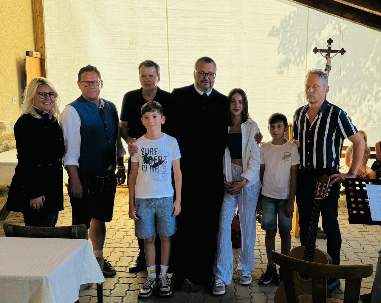 Bild enthält, Pants, Cross, Person, Photography, Portrait, People, Adult, Female, Woman, Blazer