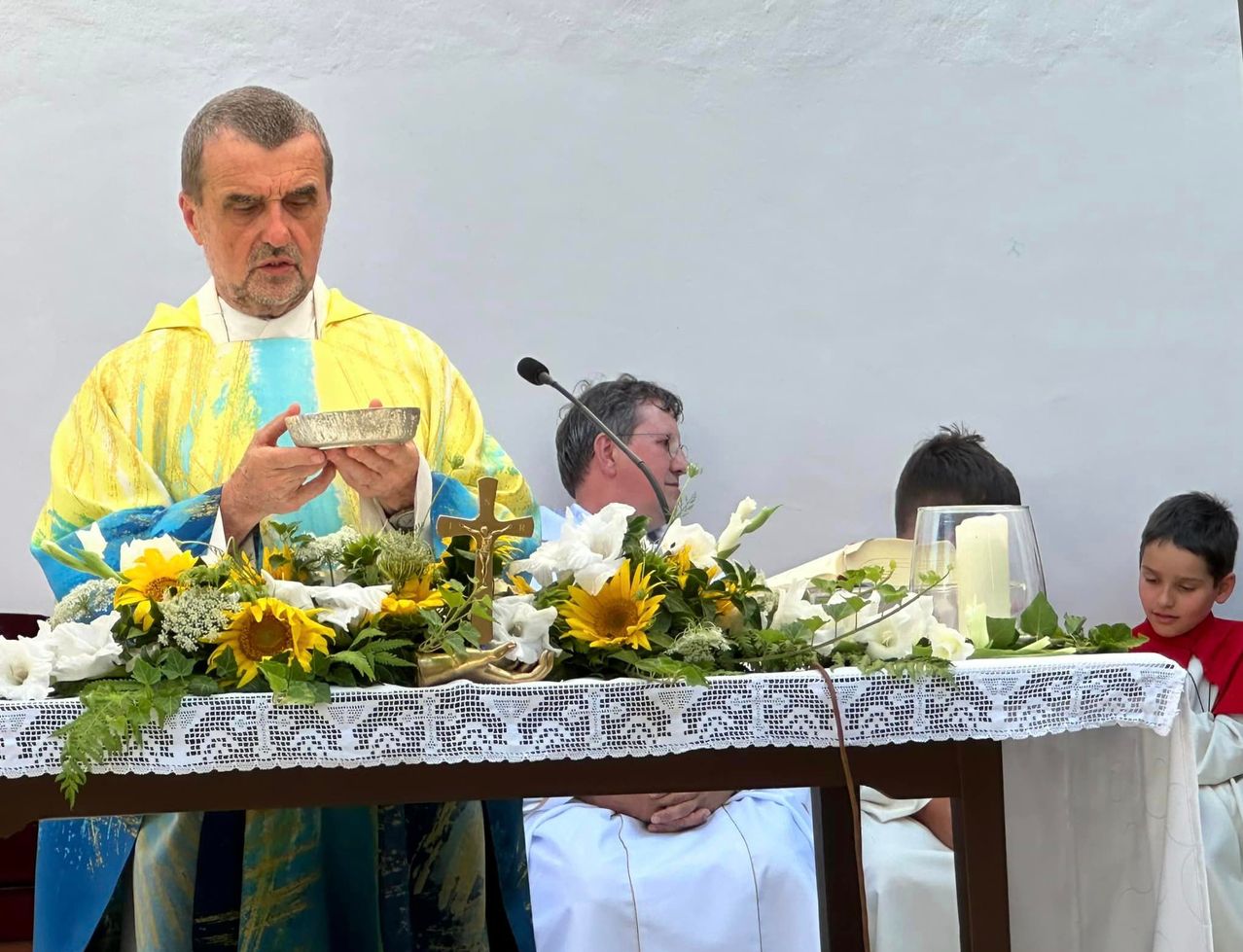 Bild enthält, Adult, Male, Man, Person, Priest